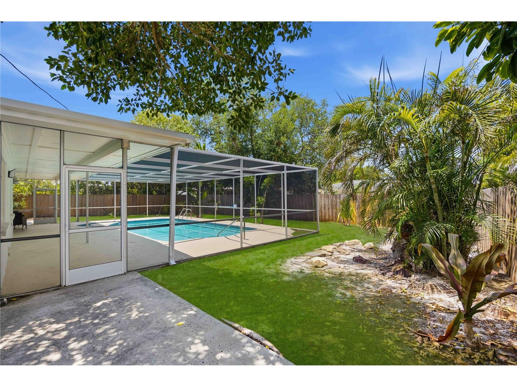 5726 Waneta Place Sarasota FL 34231 A4697396 image48