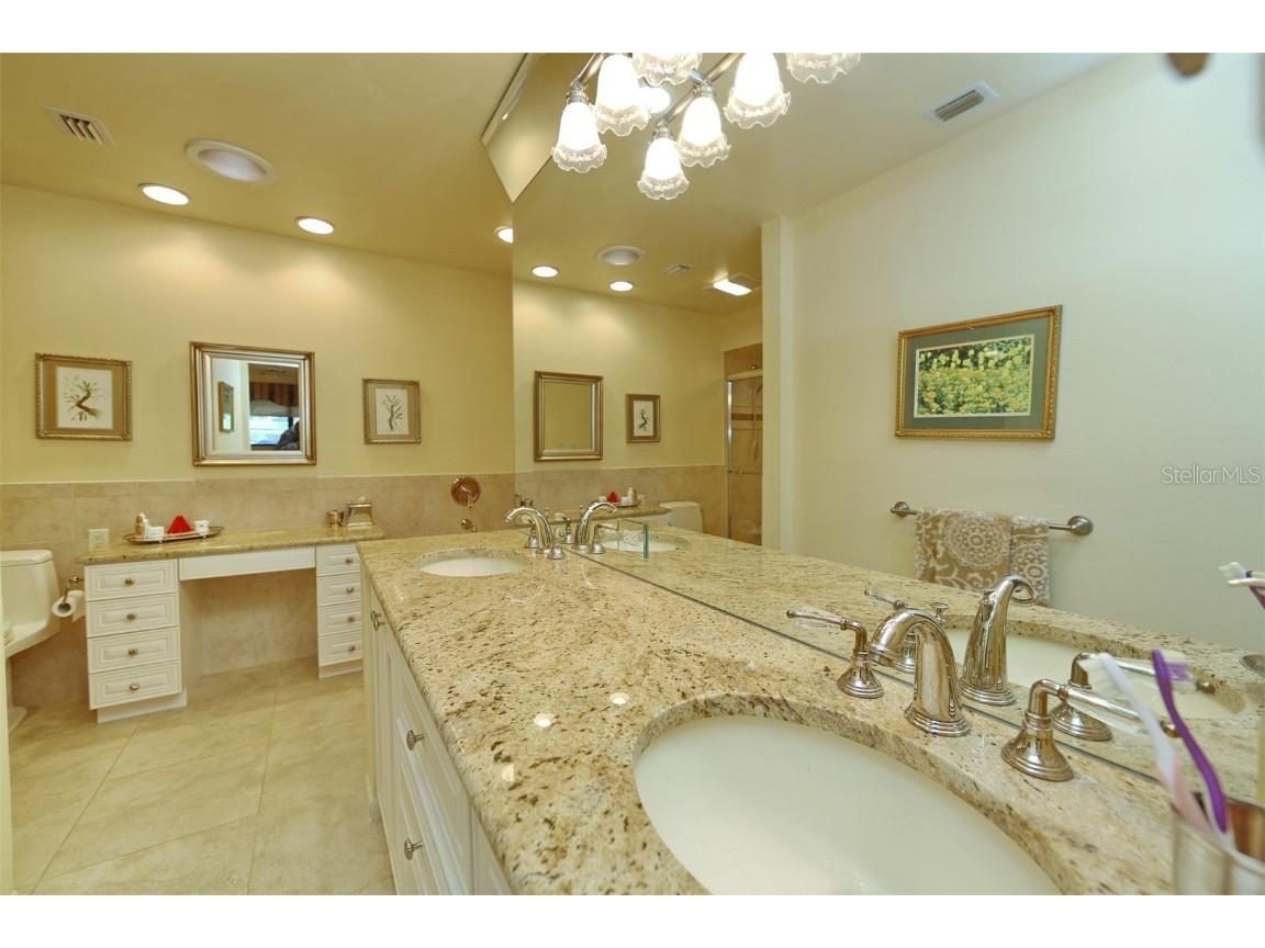 5728 Doral Drive Sarasota FL 34243 A4671944 image16