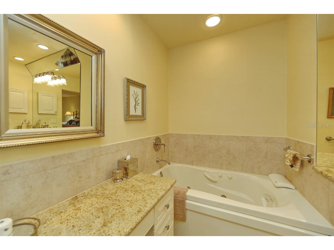 5728 Doral Drive Sarasota FL 34243 A4671944 image17