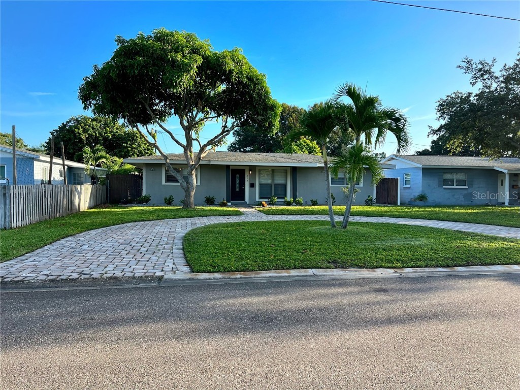 573 41st Avenue NE Saint Petersburg FL 33703 U8210034 image1