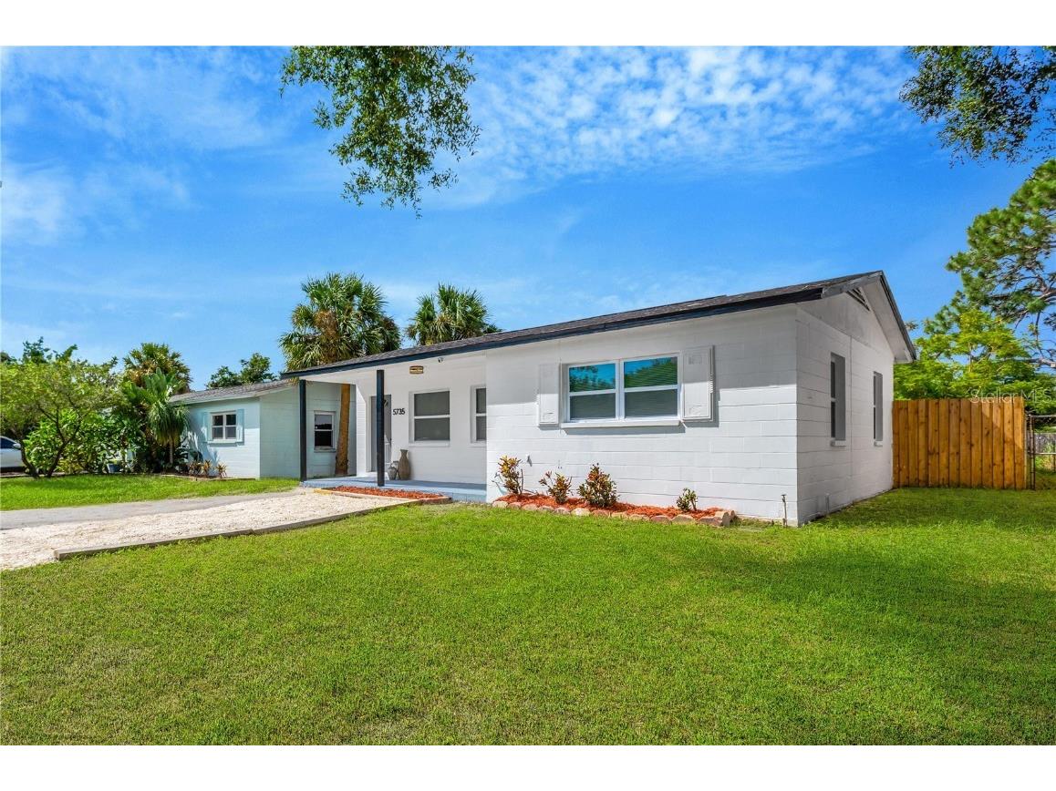 5735 Burlington Avenue N Saint Petersburg FL 33710 W7868112 image1