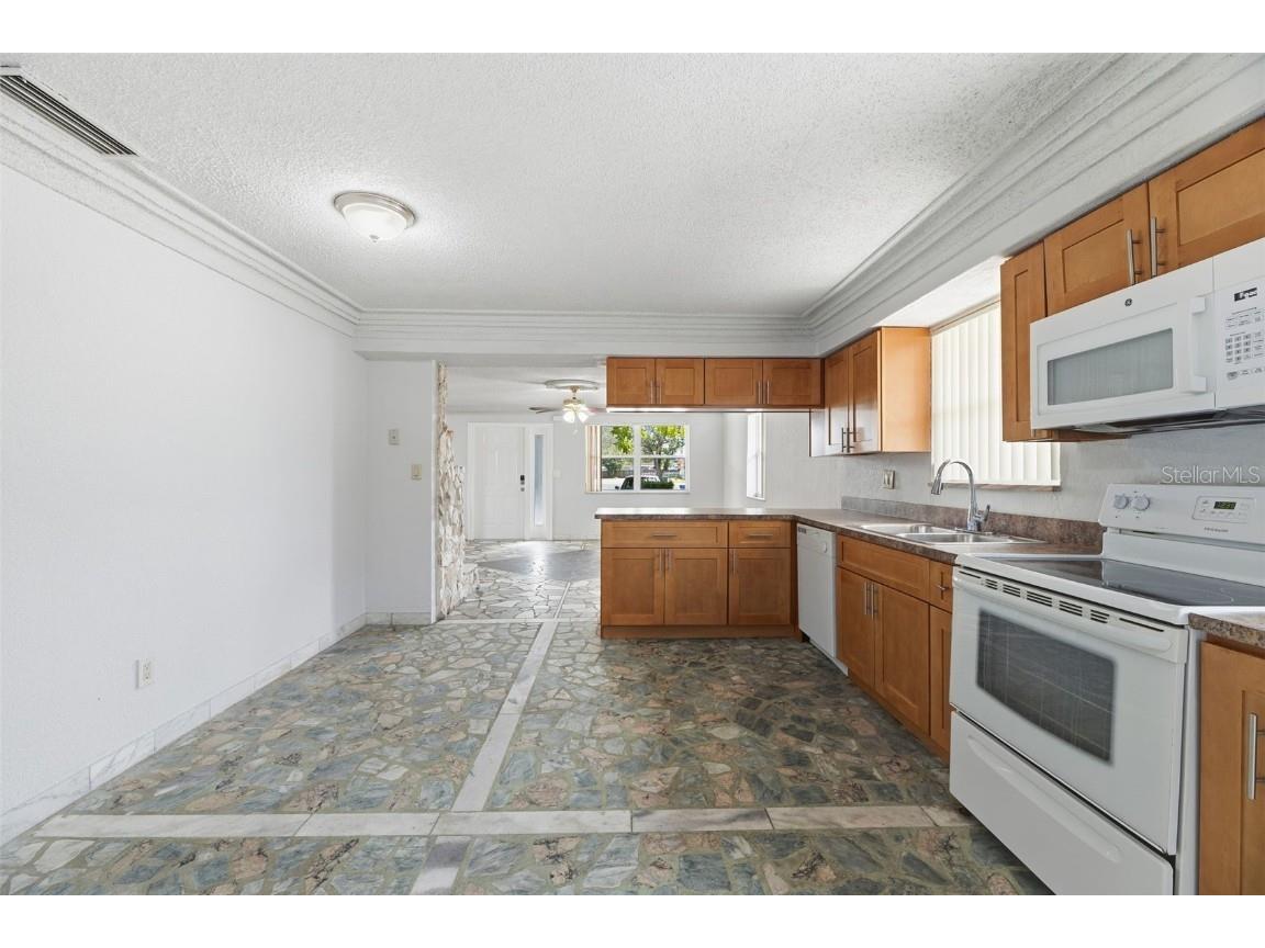 5735 Hayes Street Hollywood FL 33021 O6362092 image16