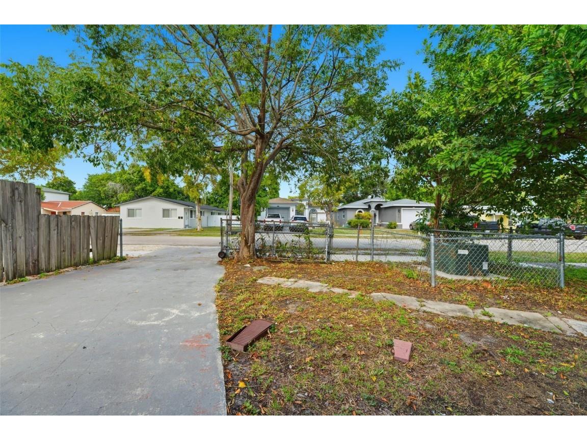 5735 Hayes Street Hollywood FL 33021 O6362092 image35