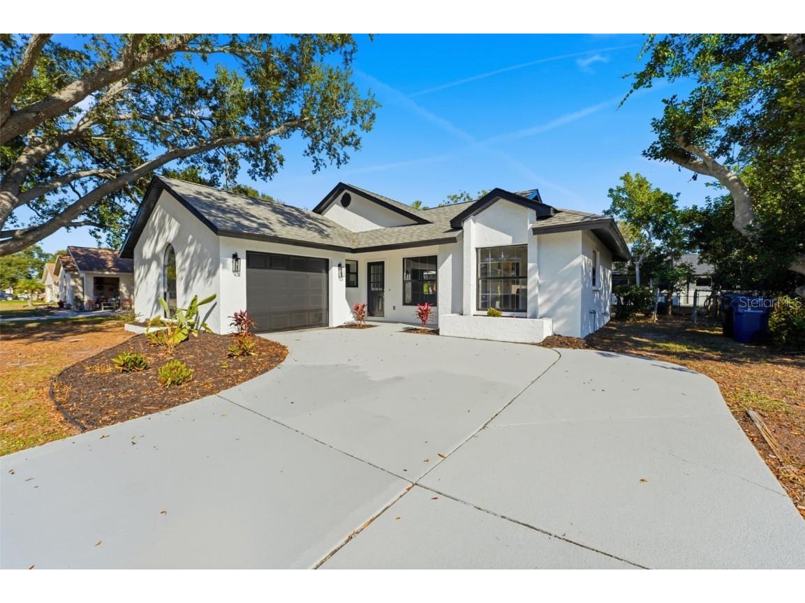 5737 Deer Hollow Lane W Sarasota FL 34232 L4957979 image1