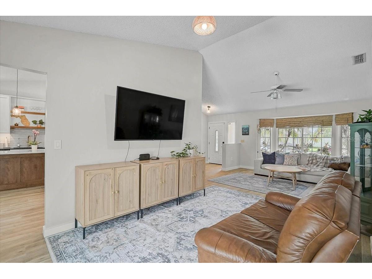 5737 Forester Lake Drive Sarasota FL 34243 A4695165 image14