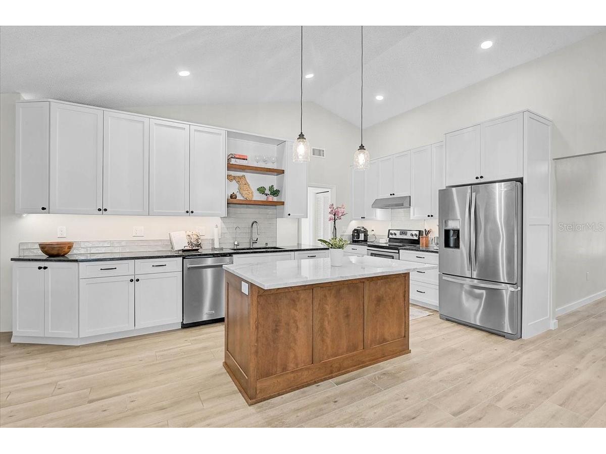5737 Forester Lake Drive Sarasota FL 34243 A4695165 image3