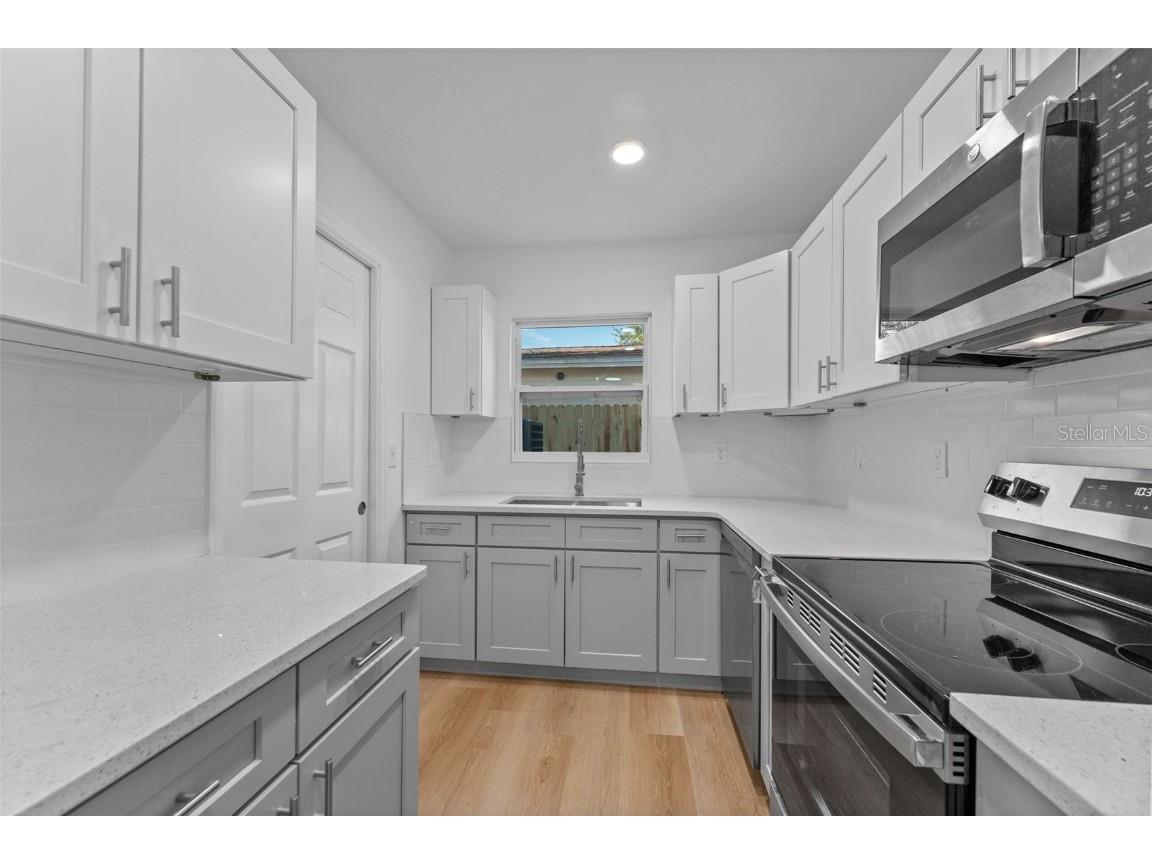 5739 Dartmouth Avenue N Saint Petersburg FL 33710 TB8447658 image3