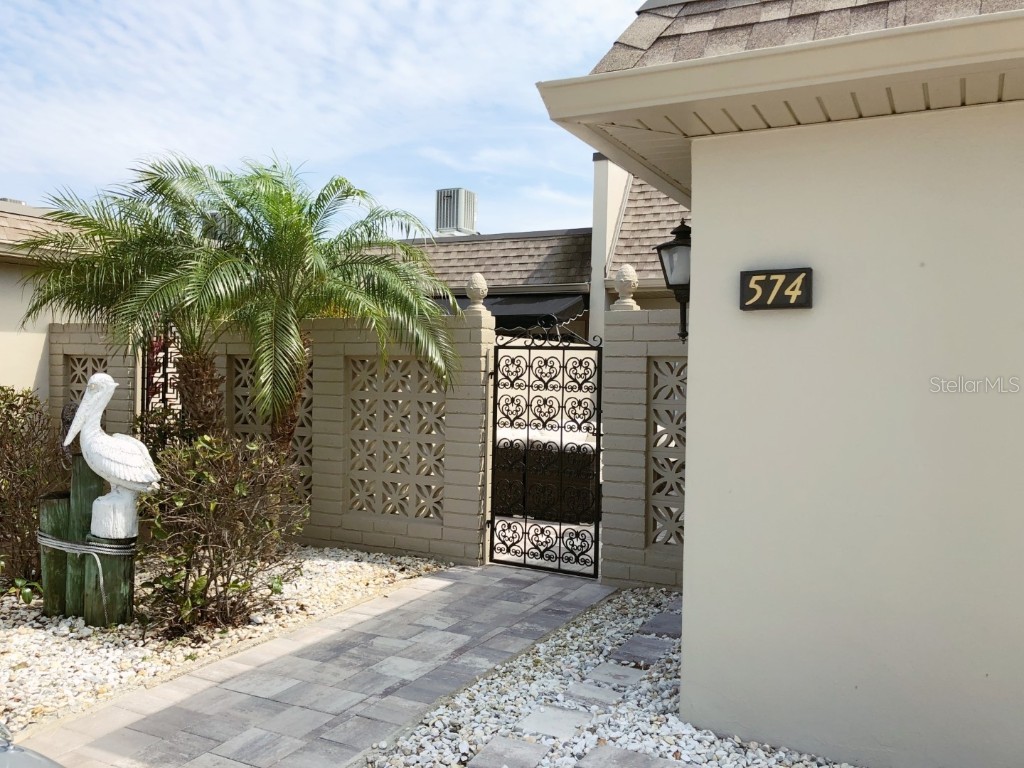 574 Boca Ciega Point Boulevard N Madeira Beach FL 33708 U8185612 image1