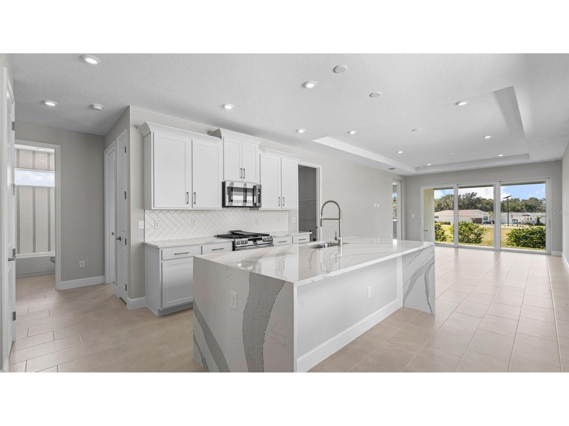 574 Hammock Oaks Boulevard Lady Lake FL 32159 W7884331 image2