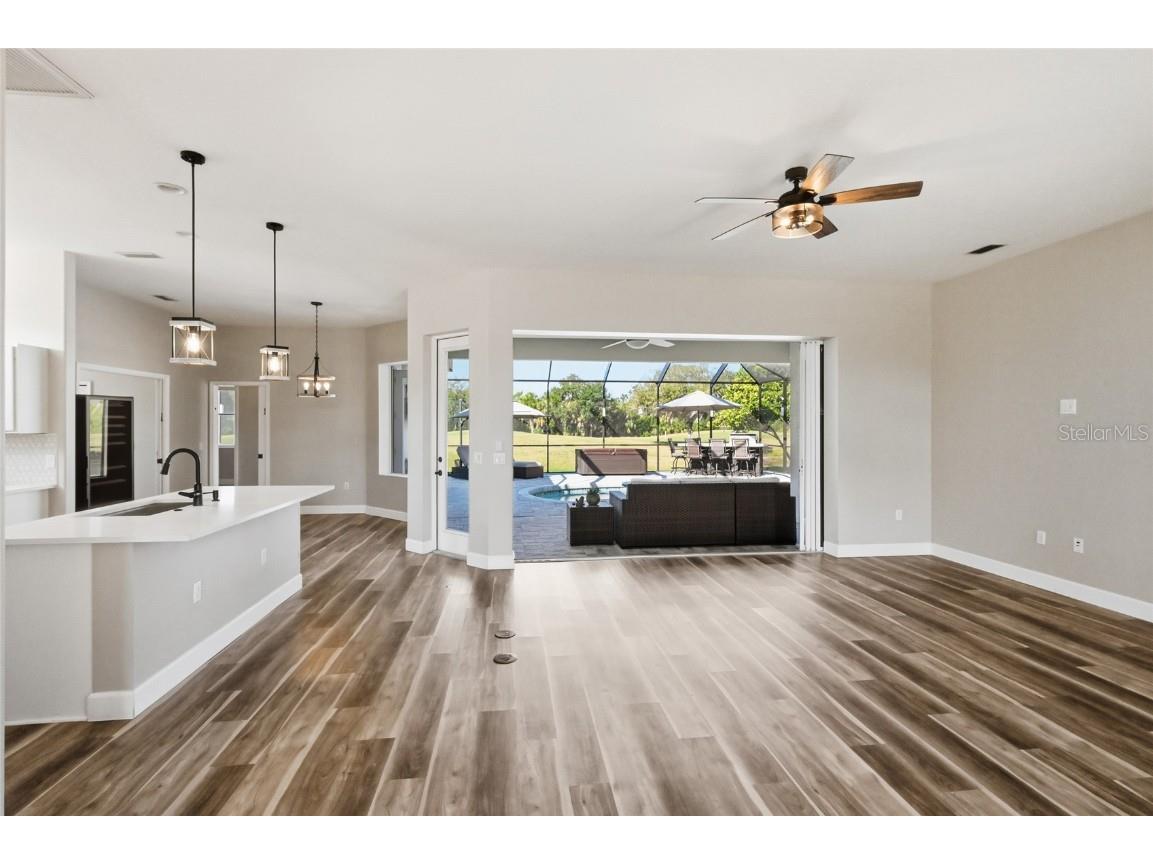 574 Planters Manor Way Bradenton FL 34212 A4671012 image4