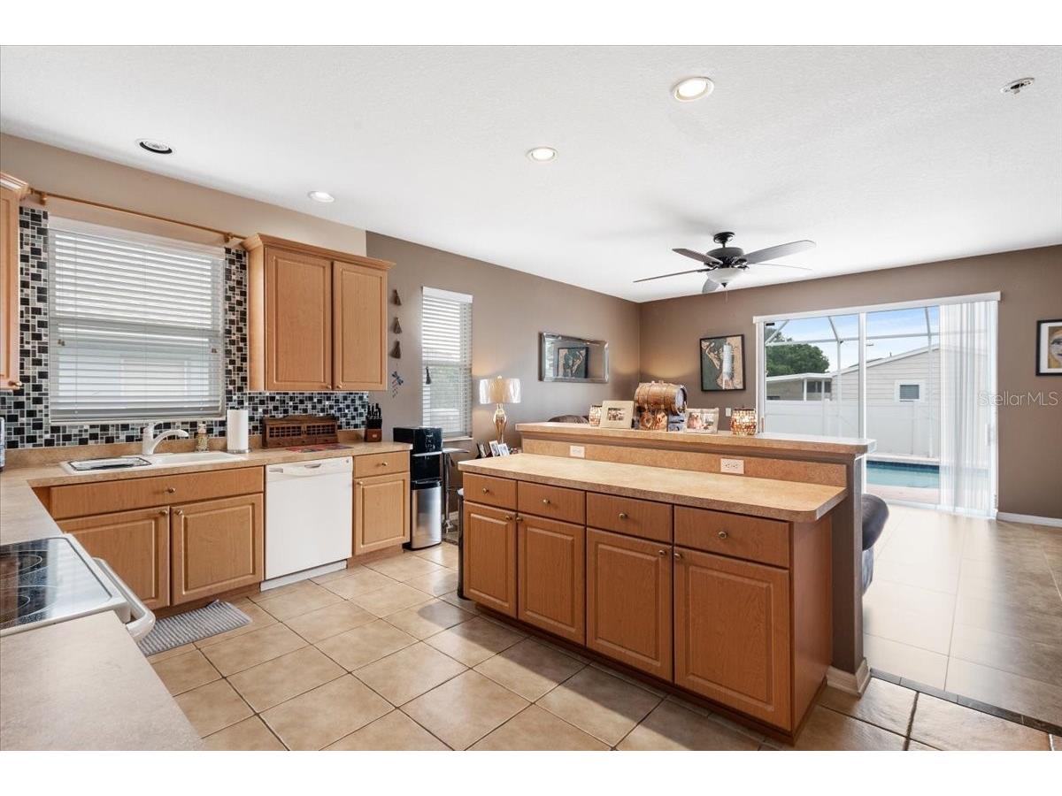 5742 48th Street Circle E Bradenton FL 34203 A4689612 image14