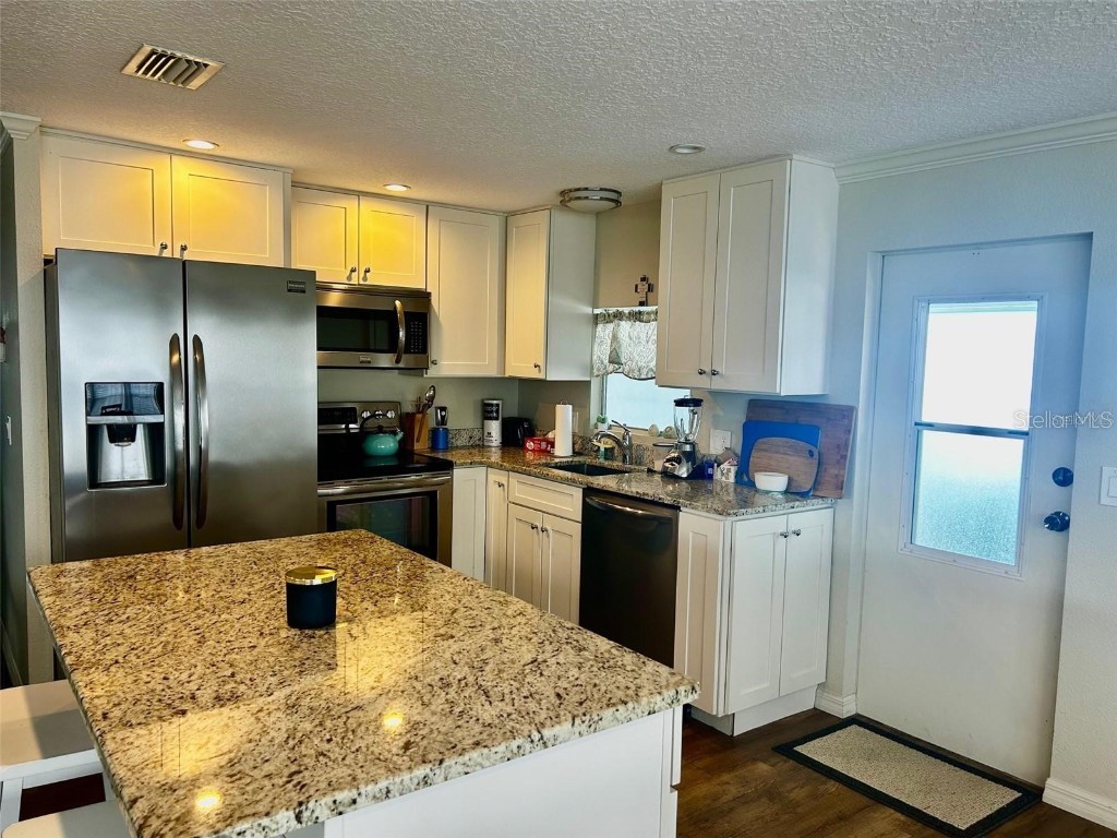 5742 Camelot Drive N Sarasota FL 34233 A4672958 image2