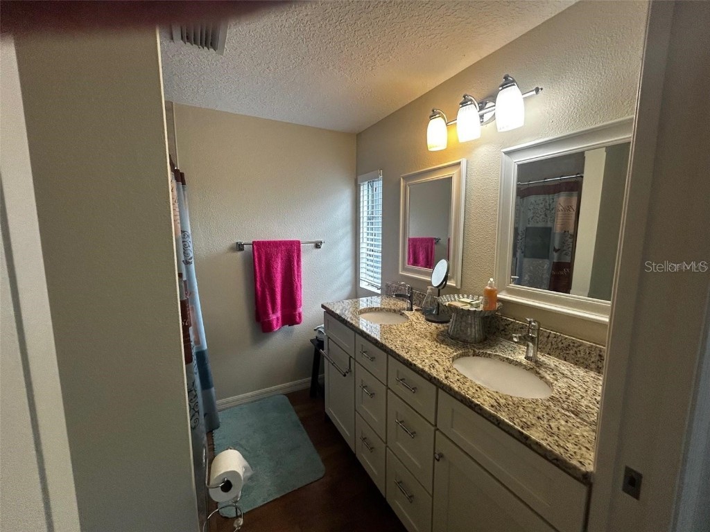 5742 Camelot Drive N Sarasota FL 34233 A4672958 image6