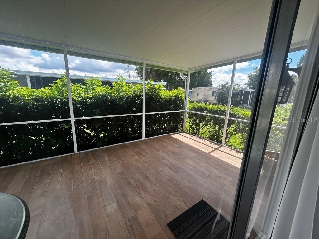 5742 Camelot Drive N Sarasota FL 34233 A4672958 image8