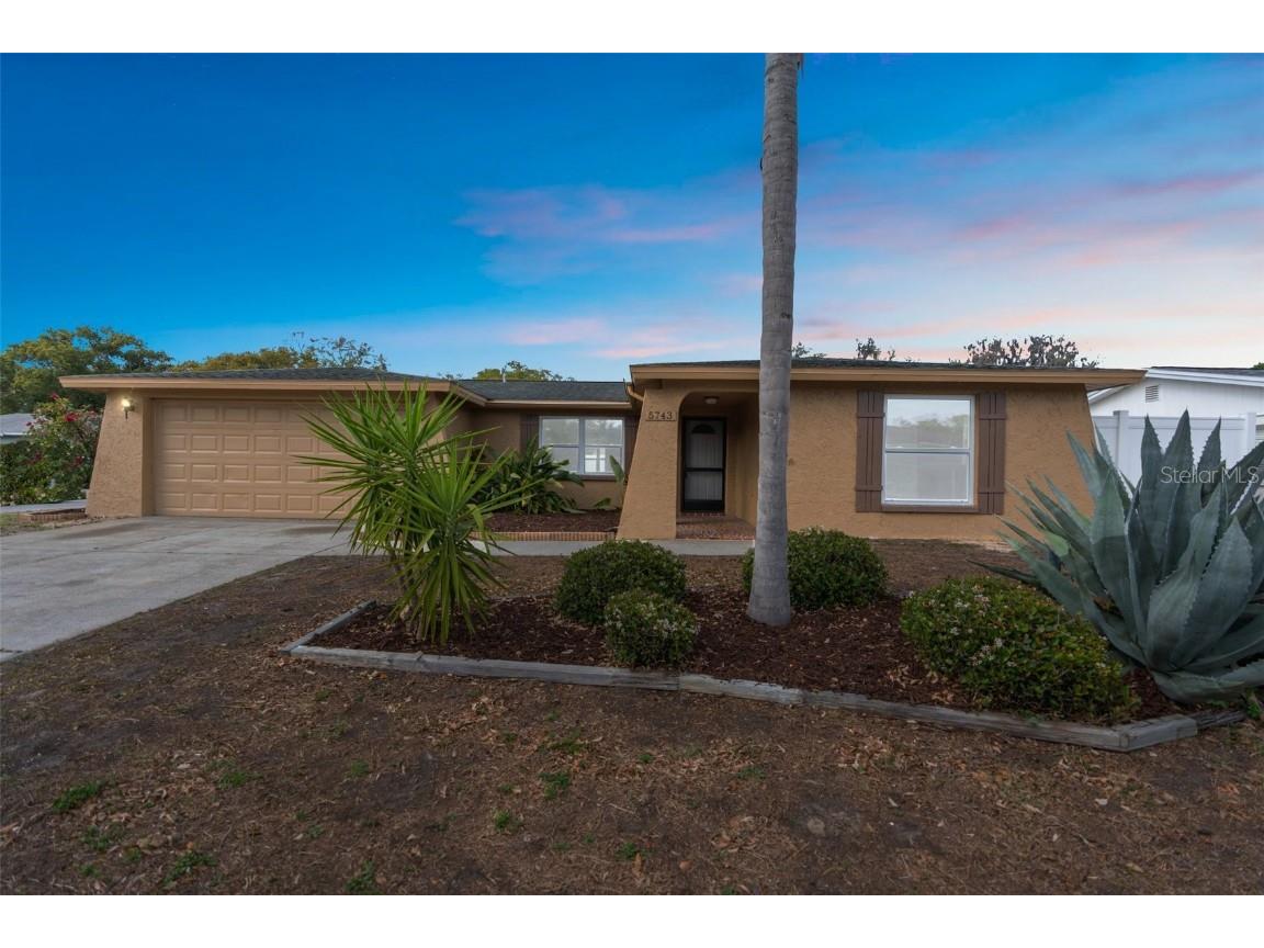 5743 Consuello Drive Holiday FL 34690 W7862588 image1