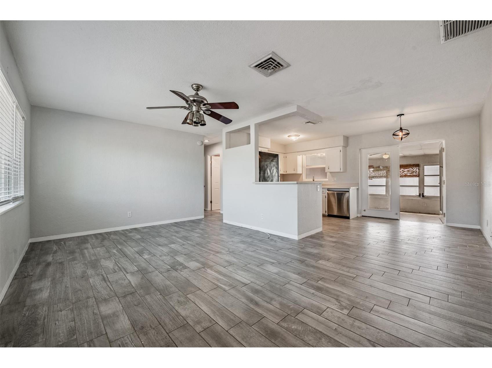 5744 58th Avenue N Saint Petersburg FL 33709 TB8482634 image5
