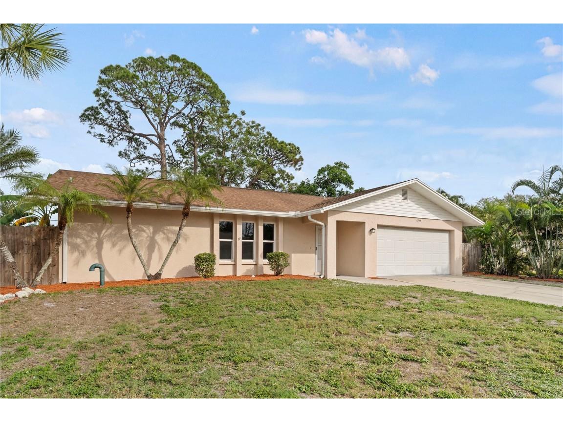 5747 Isanda Place Sarasota FL 34231 A4590912 image1