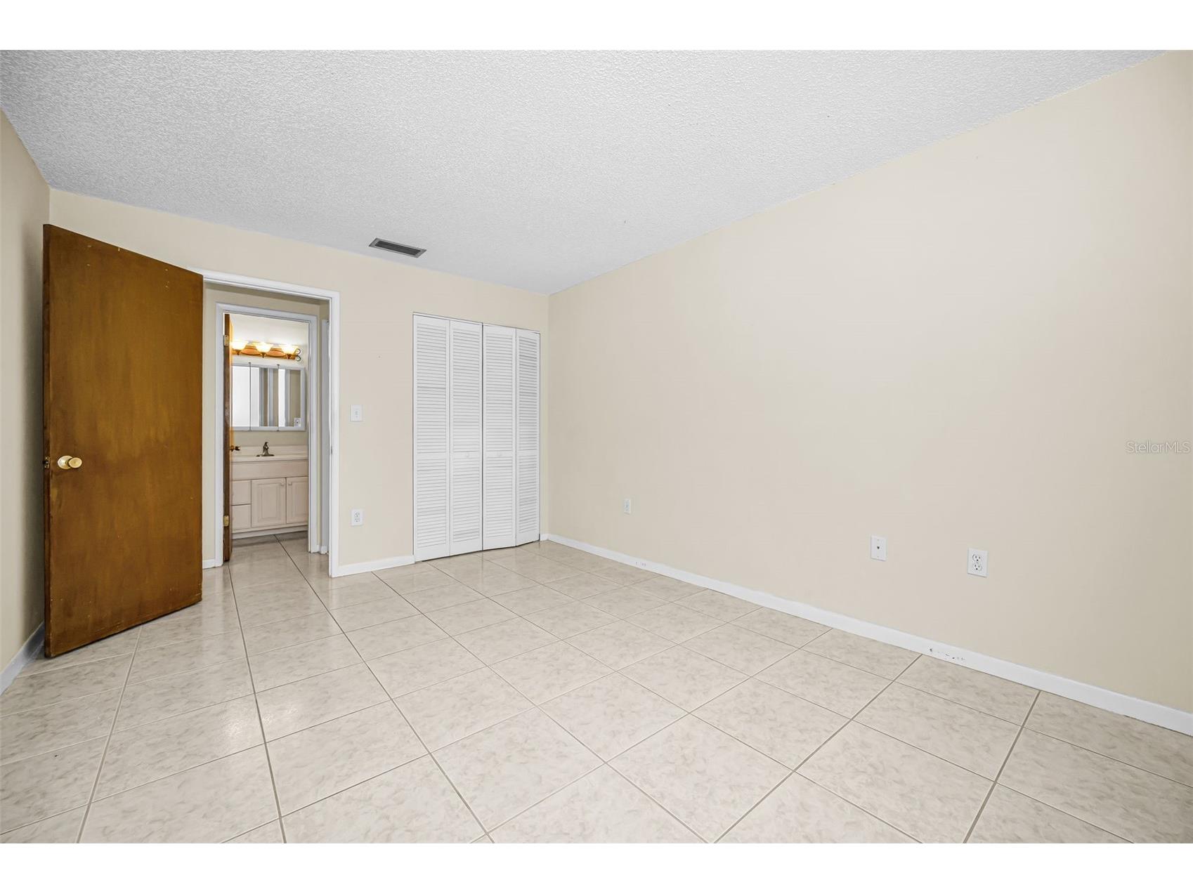 5750 80th Street N #D101 Saint Petersburg FL 33709 TB8512601 image16