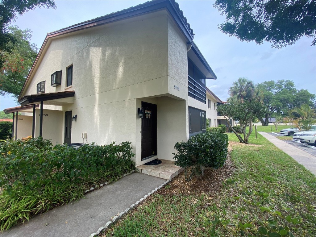 5753 Gardens Drive #201 Sarasota FL 34243 A4583094 image1