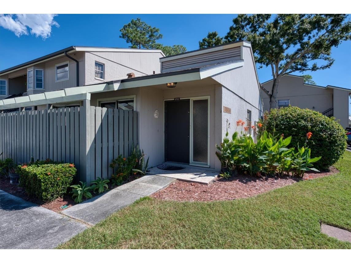 5753 Summer Side Lane #8A Sarasota FL 34231 C7515419 image1