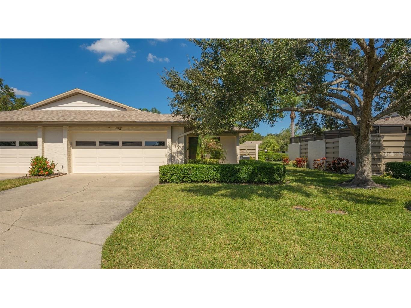5757 Lake Breeze Court #16 Sarasota FL 34233 A4587938 image1