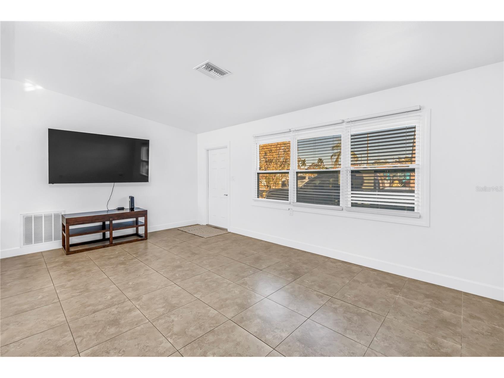 5758 Dartmouth Avenue N Saint Petersburg FL 33710 TB8461969 image12