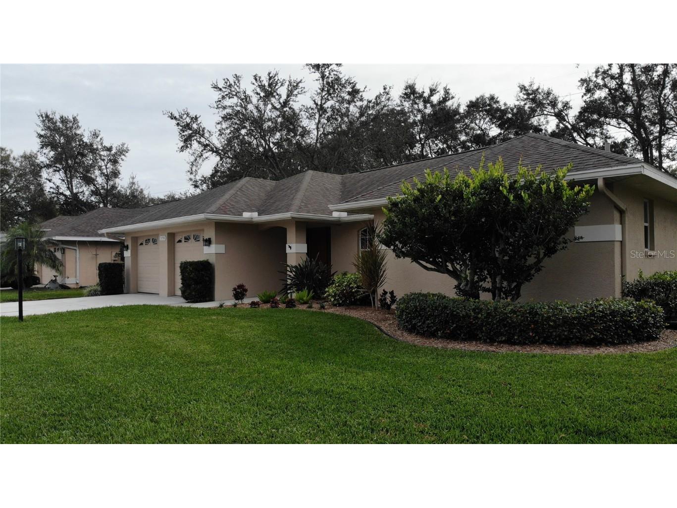 5758 Stone Pointe Drive Sarasota FL 34233 A4597088 image1