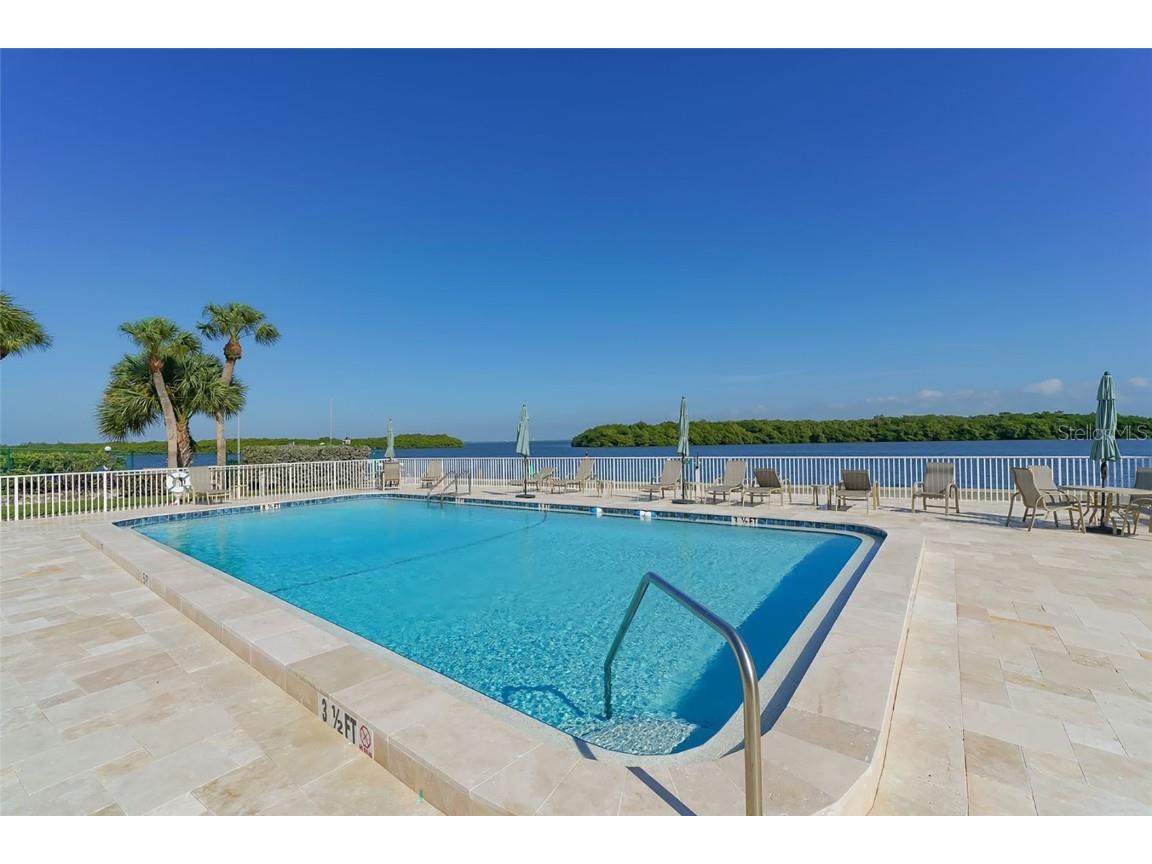 576 Sutton Place Longboat Key FL 34228 - INTER COASTAL WATERWAY A4675729 image33