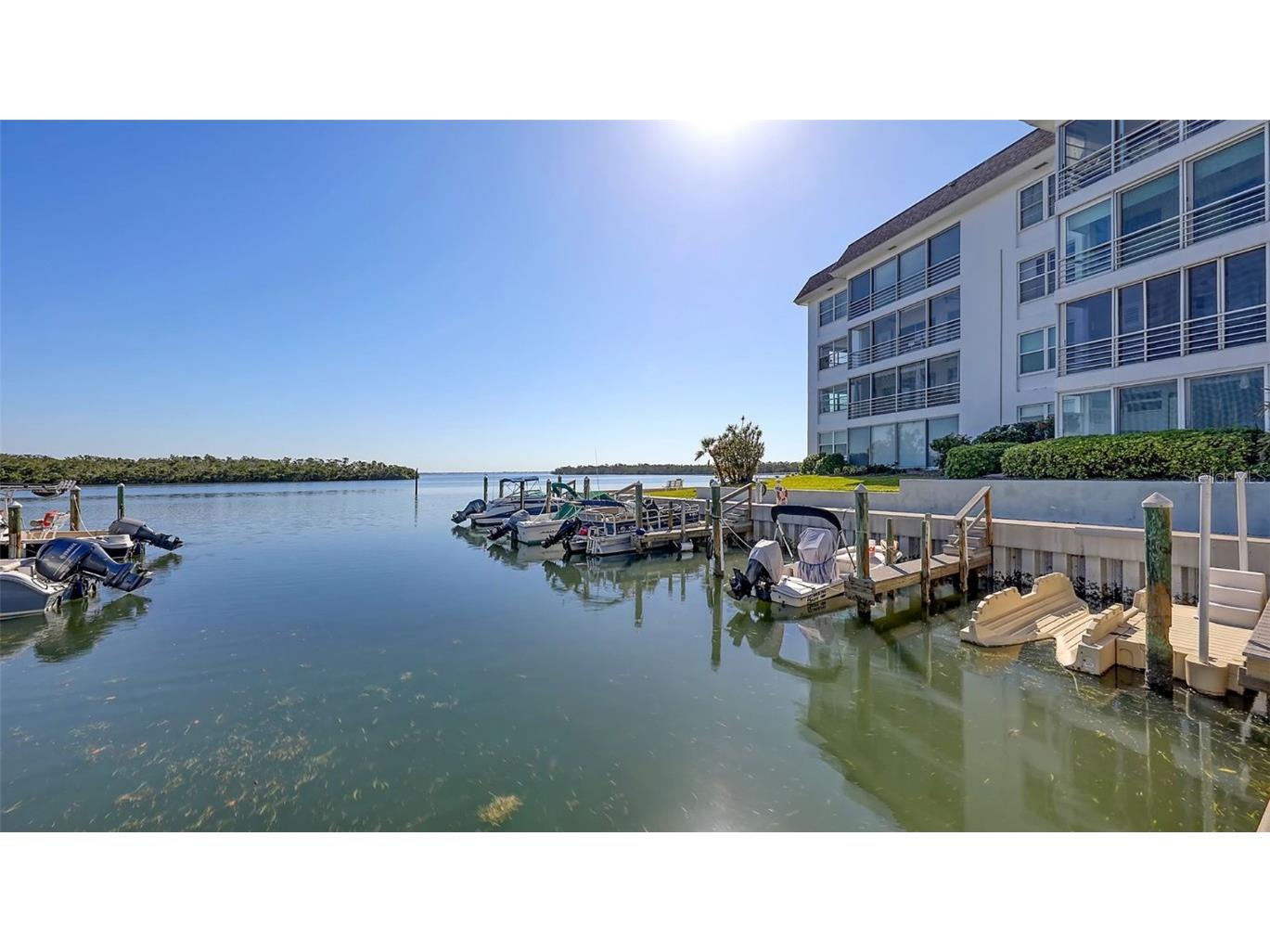 576 Sutton Place Longboat Key FL 34228 - INTER COASTAL WATERWAY A4675729 image63