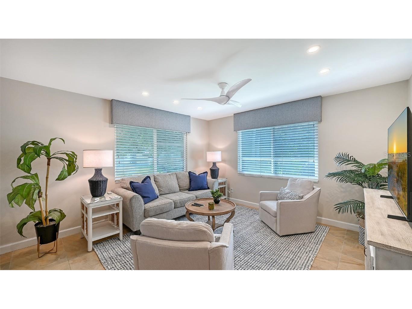 576 Sutton Place Longboat Key FL 34228 - INTER COASTAL WATERWAY A4675729 image9