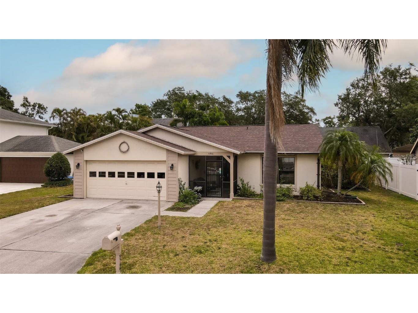 5766 Forester Oak Court Sarasota FL 34243 A4567122 image1