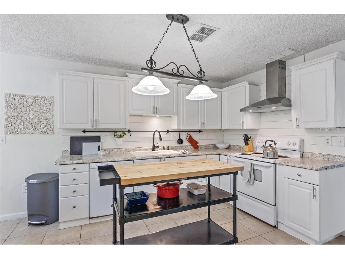 5766 Forester Pine Court Sarasota FL 34243 A4673994 image8