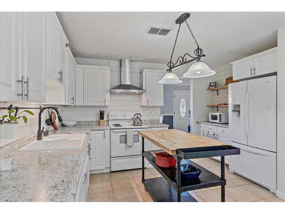 5766 Forester Pine Court Sarasota FL 34243 A4673994 image9