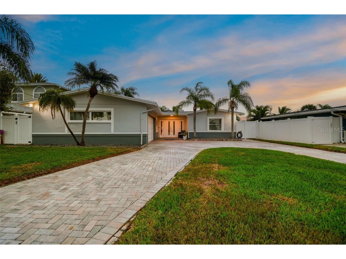 577 Crystal Drive Madeira Beach FL 33708 W7859877 image1