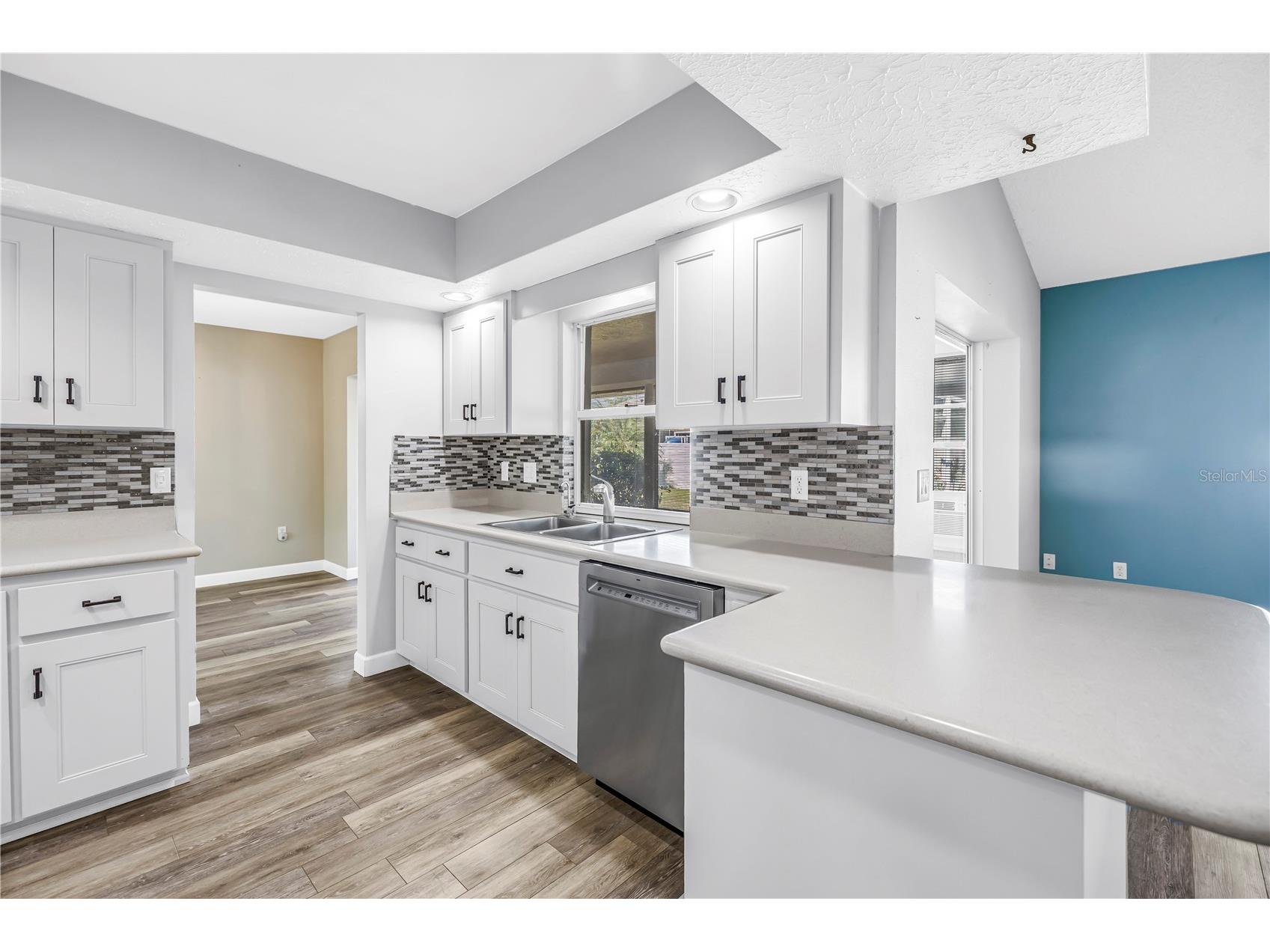 5771 Timberlake Sarasota FL 34243 TB8500441 image13