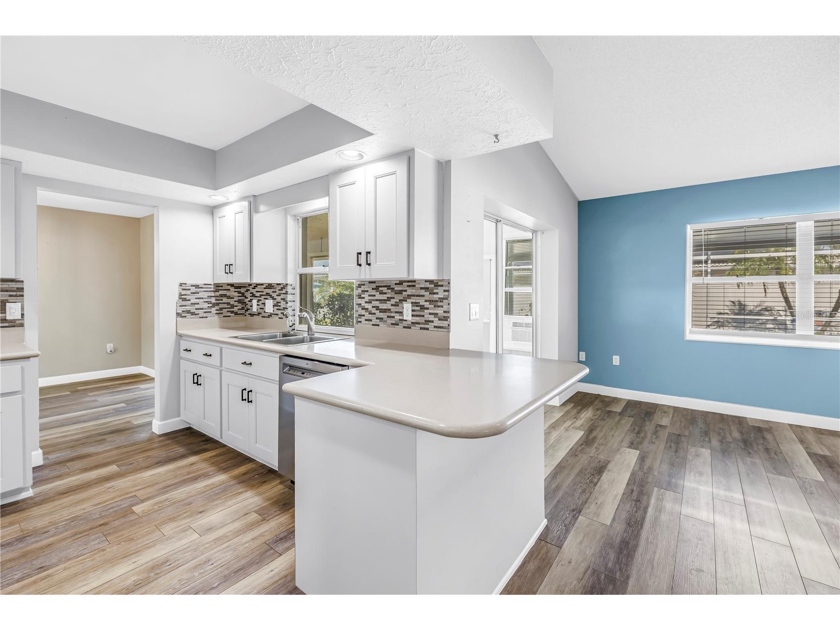 5771 Timberlake Sarasota FL 34243 TB8500441 image14