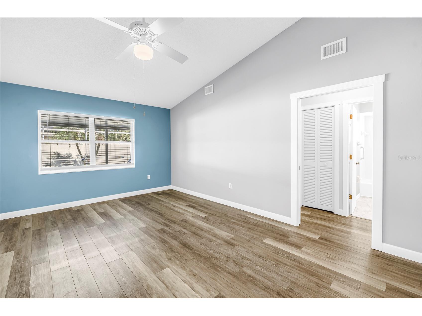 5771 Timberlake Sarasota FL 34243 TB8500441 image16