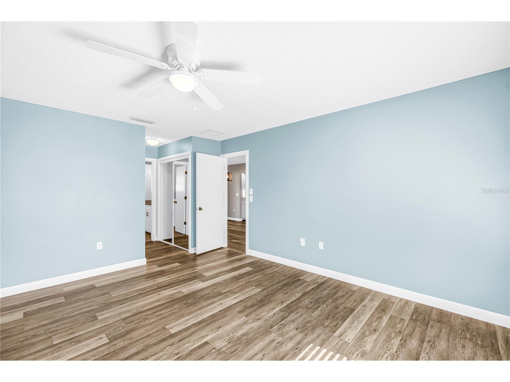 5771 Timberlake Sarasota FL 34243 TB8500441 image25