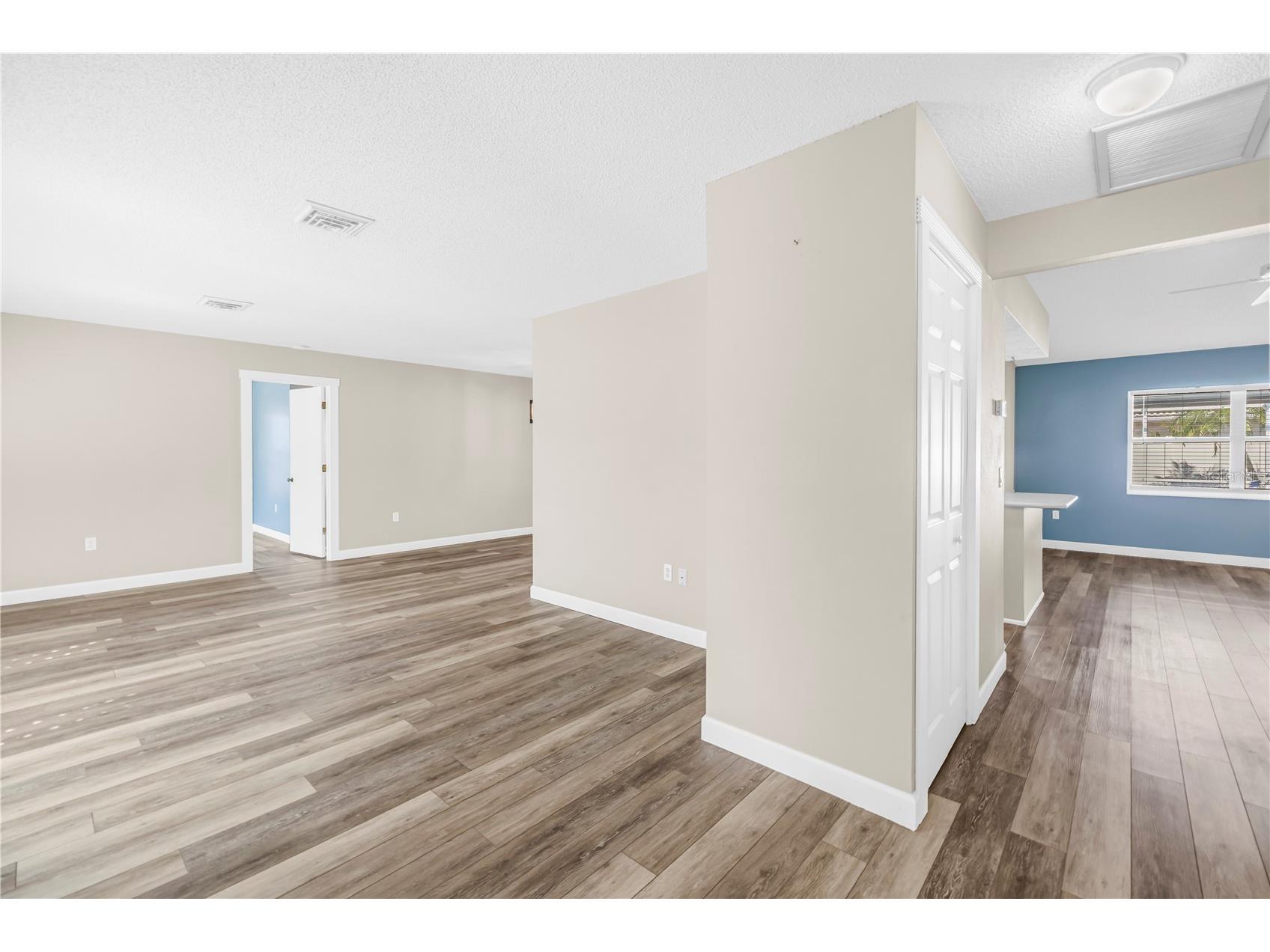 5771 Timberlake Sarasota FL 34243 TB8500441 image4