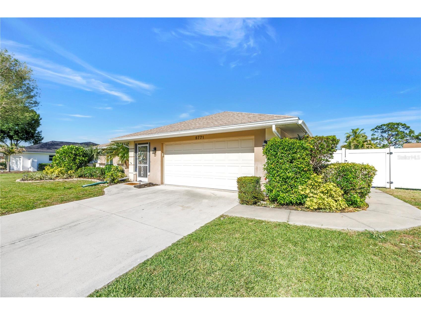 5771 Timberlake Sarasota FL 34243 TB8500441 image54