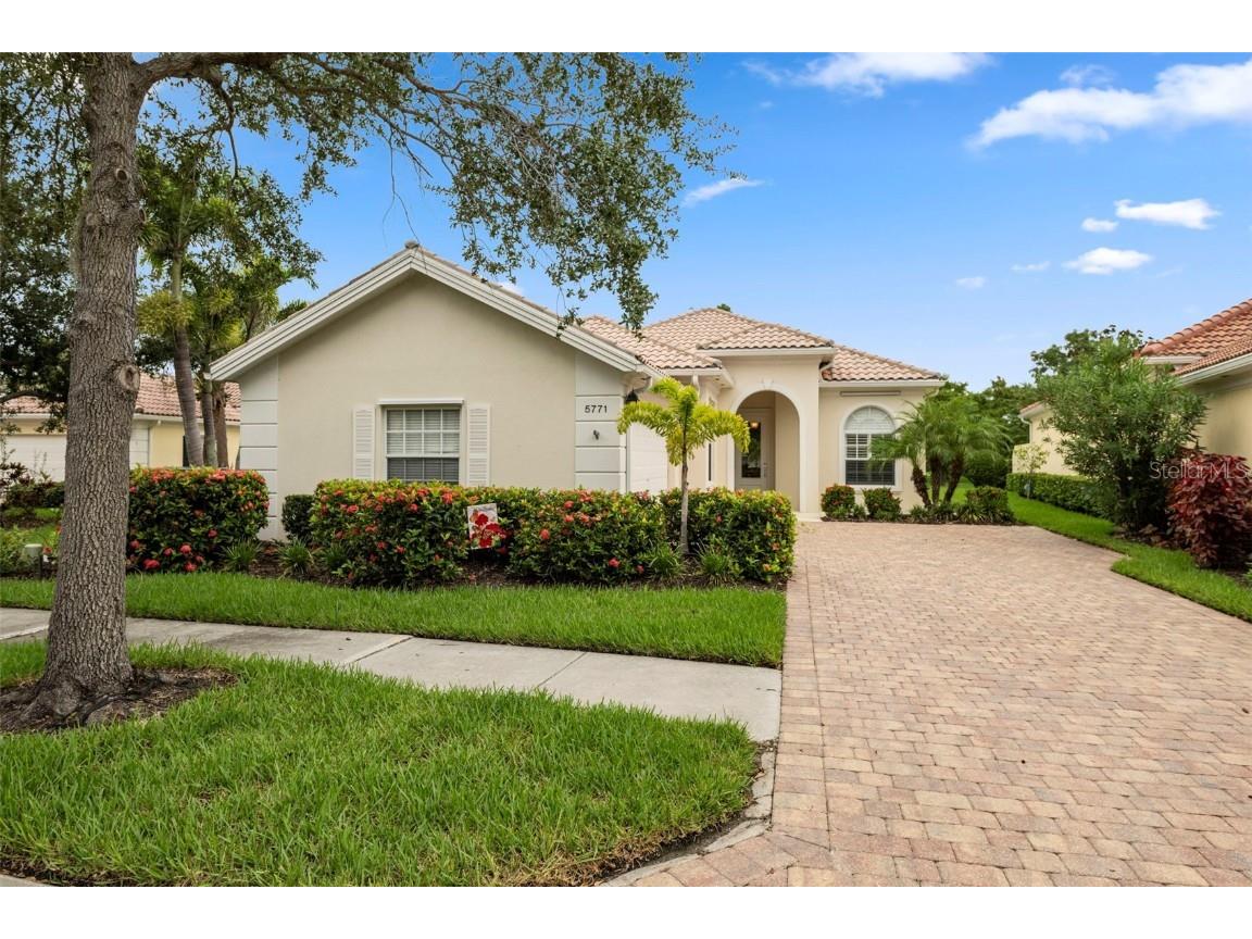 5771 Wilena Place Sarasota FL 34238 A4664196 image1