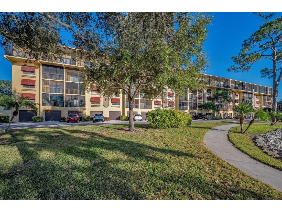 5775 Park Street N #211 Saint Petersburg FL 33709 - COMMUNITY POND TB8448734 image5
