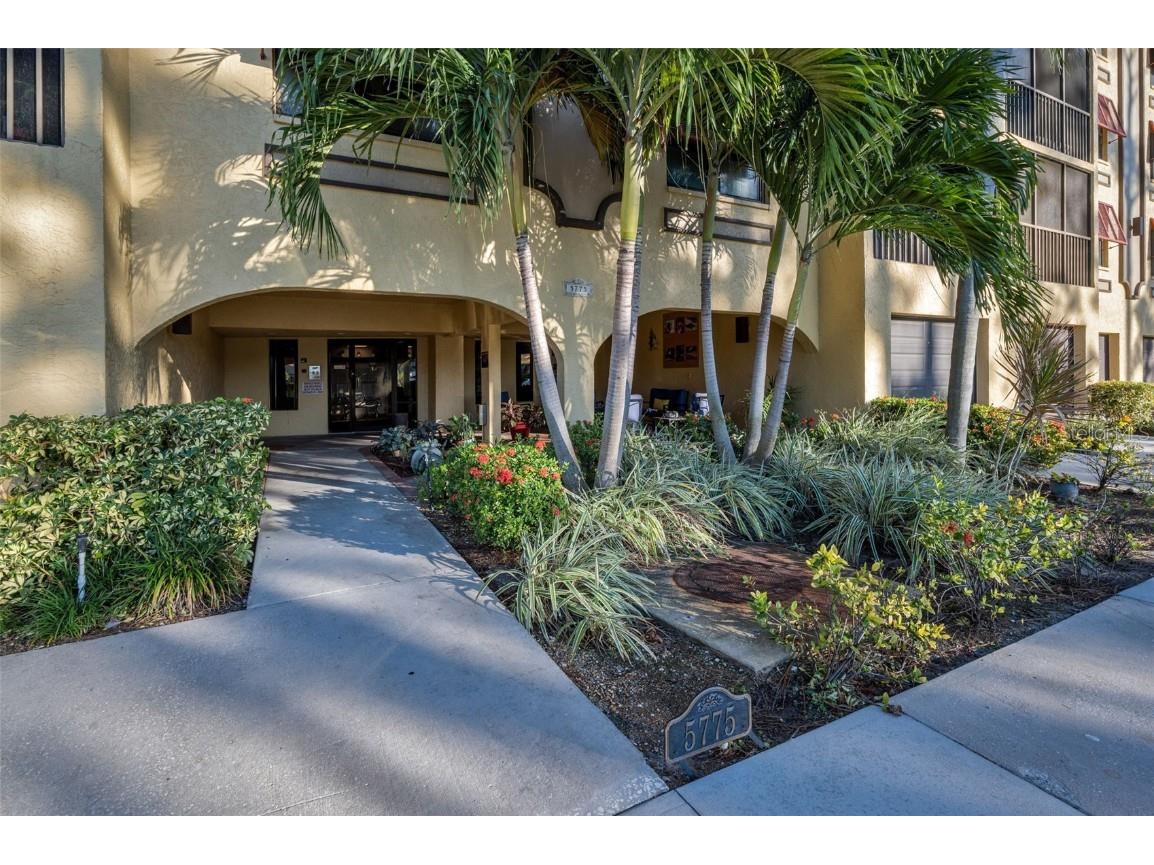 5775 Park Street N #211 Saint Petersburg FL 33709 - COMMUNITY POND TB8448734 image6