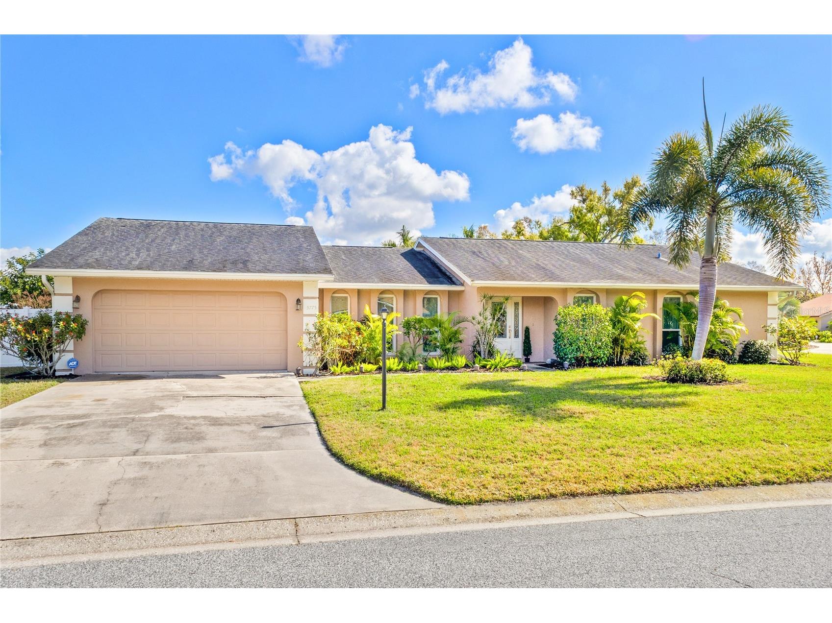 5775 Timber Lake Drive Sarasota FL 34243 A4679749 image2
