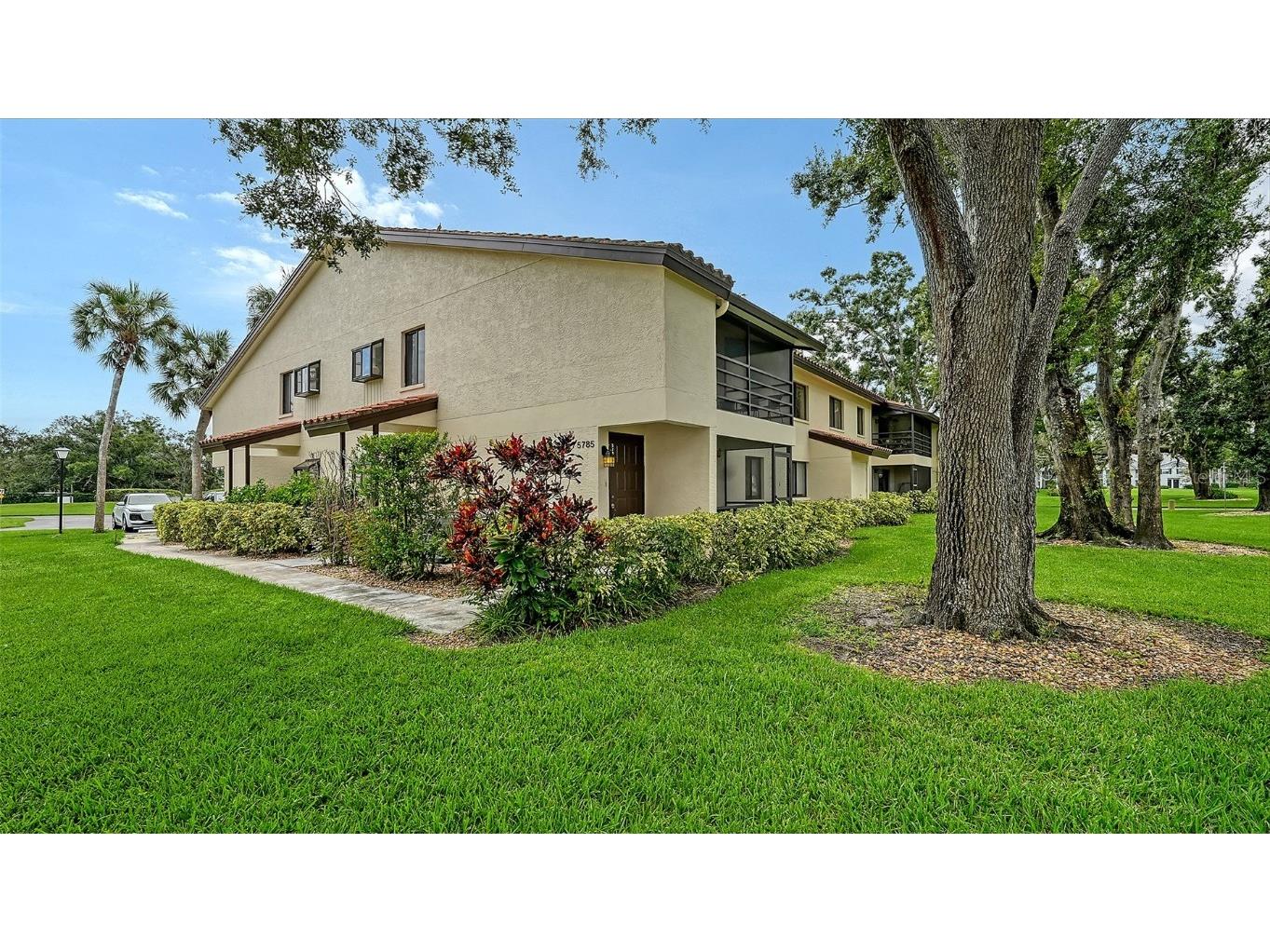 5785 Gardens Drive #5785 Sarasota FL 34243 A4665296 image1