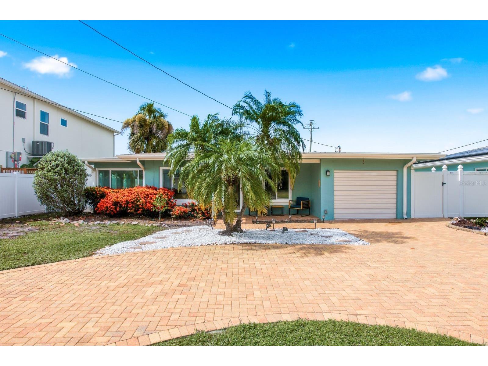 580 Baywood Drive N Dunedin FL 34698 TB8526389 image1