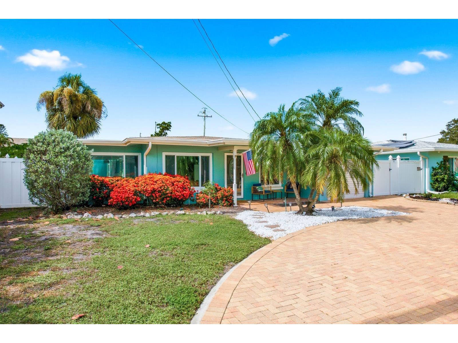 580 Baywood Drive N Dunedin FL 34698 TB8526389 image2