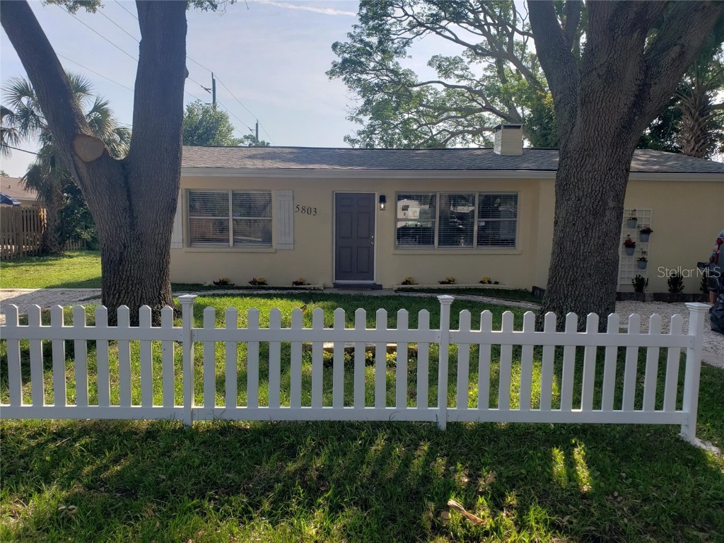 5803 Albert Place Sarasota FL 34231 A4567241 image1