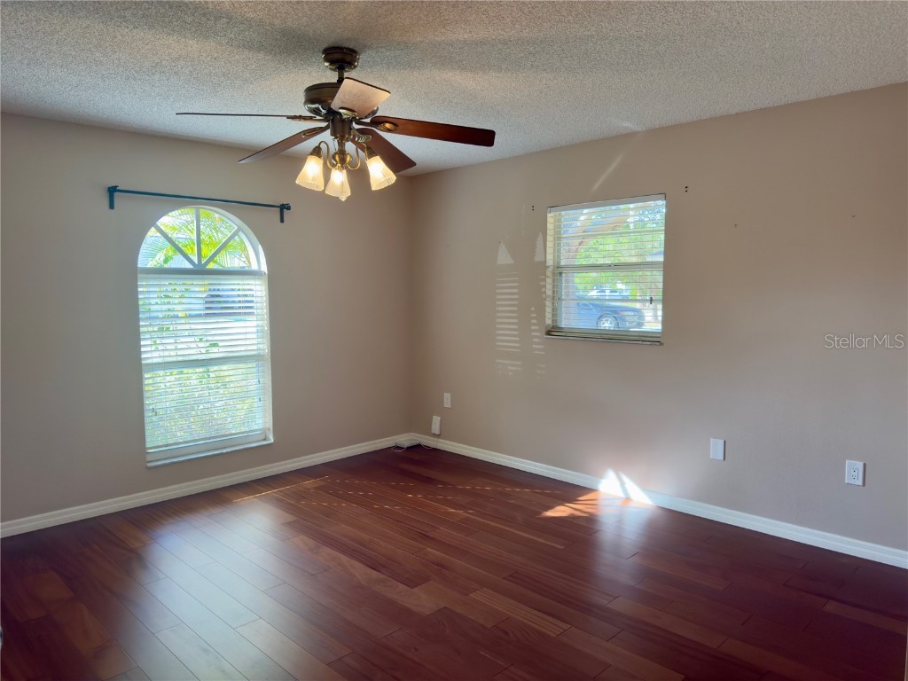 5805 Helen Way Sarasota FL 34243 O6365503 image16