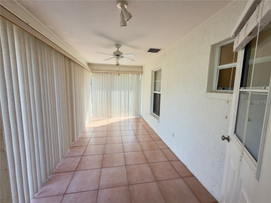 5805 Helen Way Sarasota FL 34243 O6365503 image7